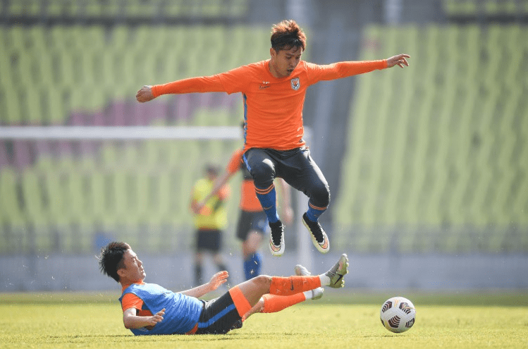 穆古鲁扎重返赛场,夺冠首场状态出色,美国队观众沸腾!赛场气氛高涨(阿根廷75夺冠梅西圆梦) 穆古鲁扎重返赛场,夺冠首场状态出色,美国队观众沸腾!赛场气氛高涨(阿根廷75夺冠梅西圆梦)