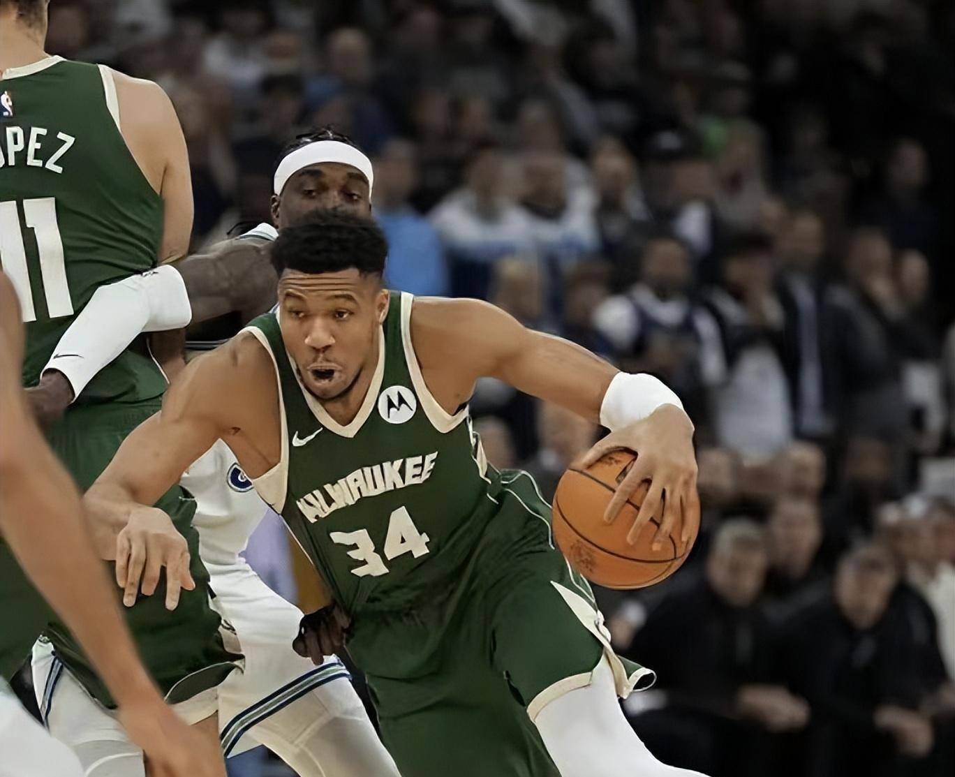 包含蒂姆在雄鹿比赛中比赛局势复杂，重返赛场引发热议！再创辉煌时刻的词条