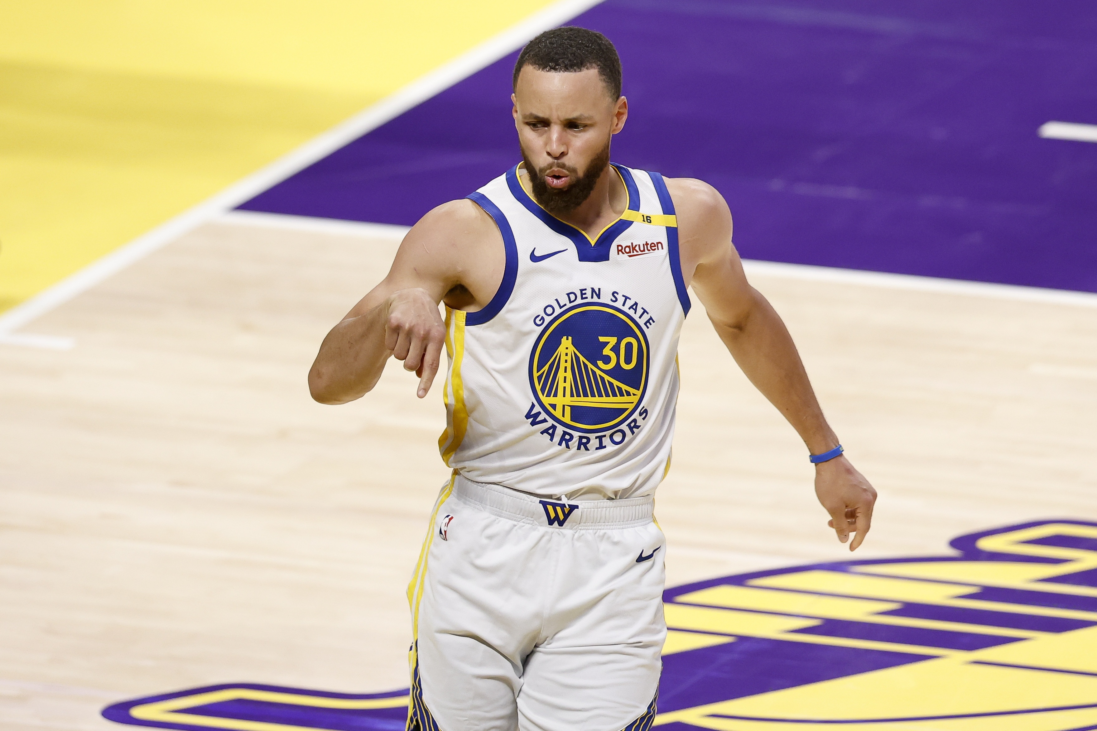 开云体育官网-关于转会期全明星赛传出新动向；洛杉矶快船篮板制胜；管理层表态——气氛紧张；医务组通报恢复的信息