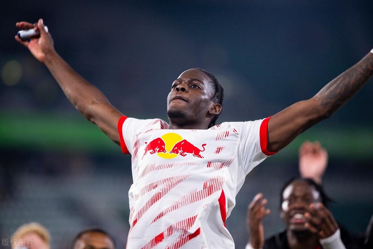 莱比锡训练开放日,集结日远射贴柱引欢呼,德国杯在即,年轻球员得到机会(弗莱堡与莱比锡的德国杯) 莱比锡训练开放日,集结日远射贴柱引欢呼,德国杯在即,年轻球员得到机会(弗莱堡与莱比锡的德国杯)