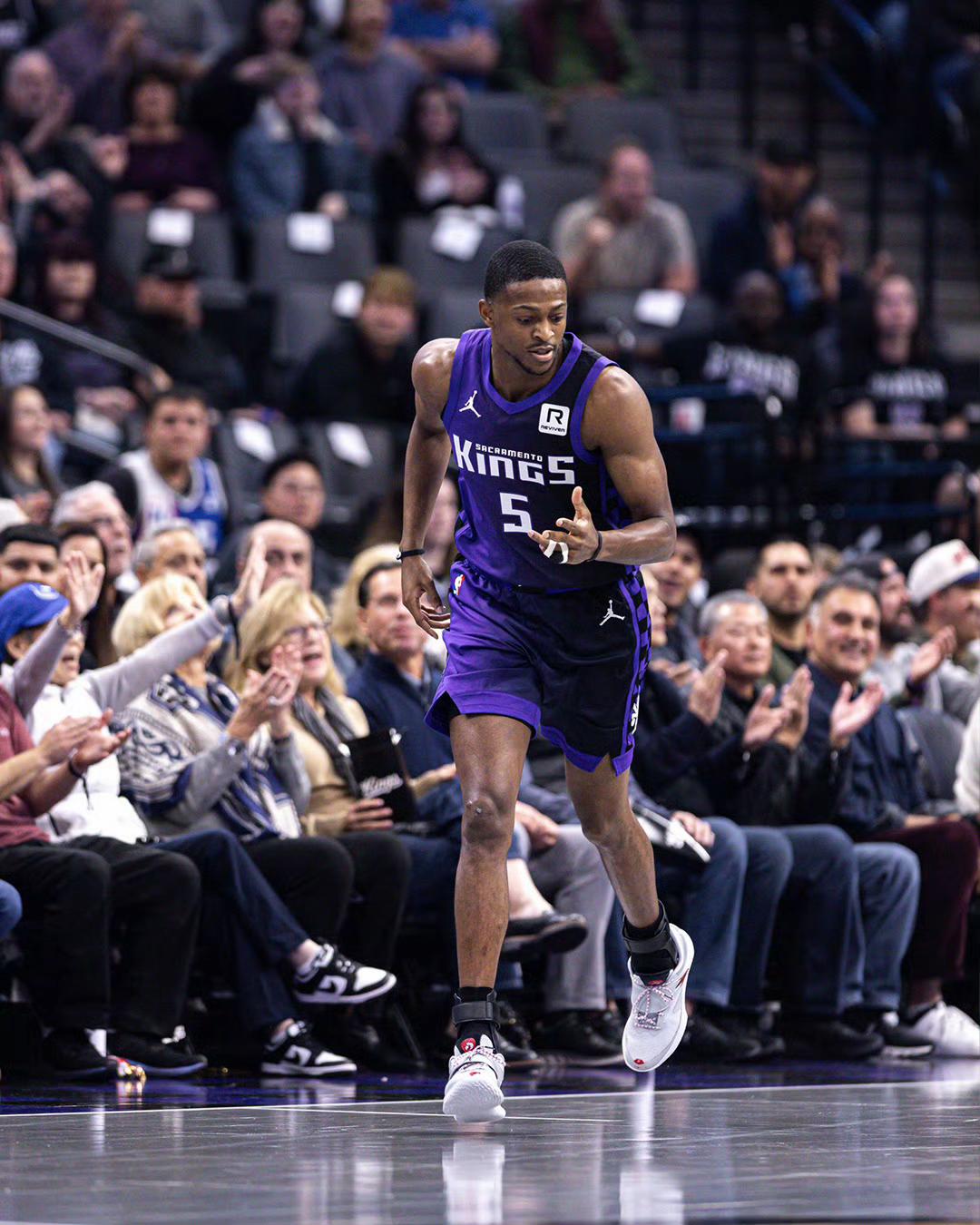 开云体育中国官网-包含萨克拉门托国王发布备战花絮，国际比赛日复出首秀，NBA常规赛任务艰巨，控场能力受关注的词条